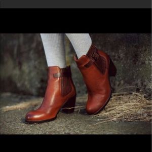 SOLD - Dolce vita Jamala boots 6.5
